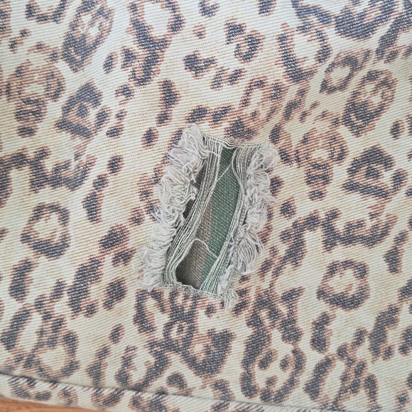 Fashion Nova Distressed Boyfriend Jeans Animal Print M NWT Wild Runner - Picture 5 of 6